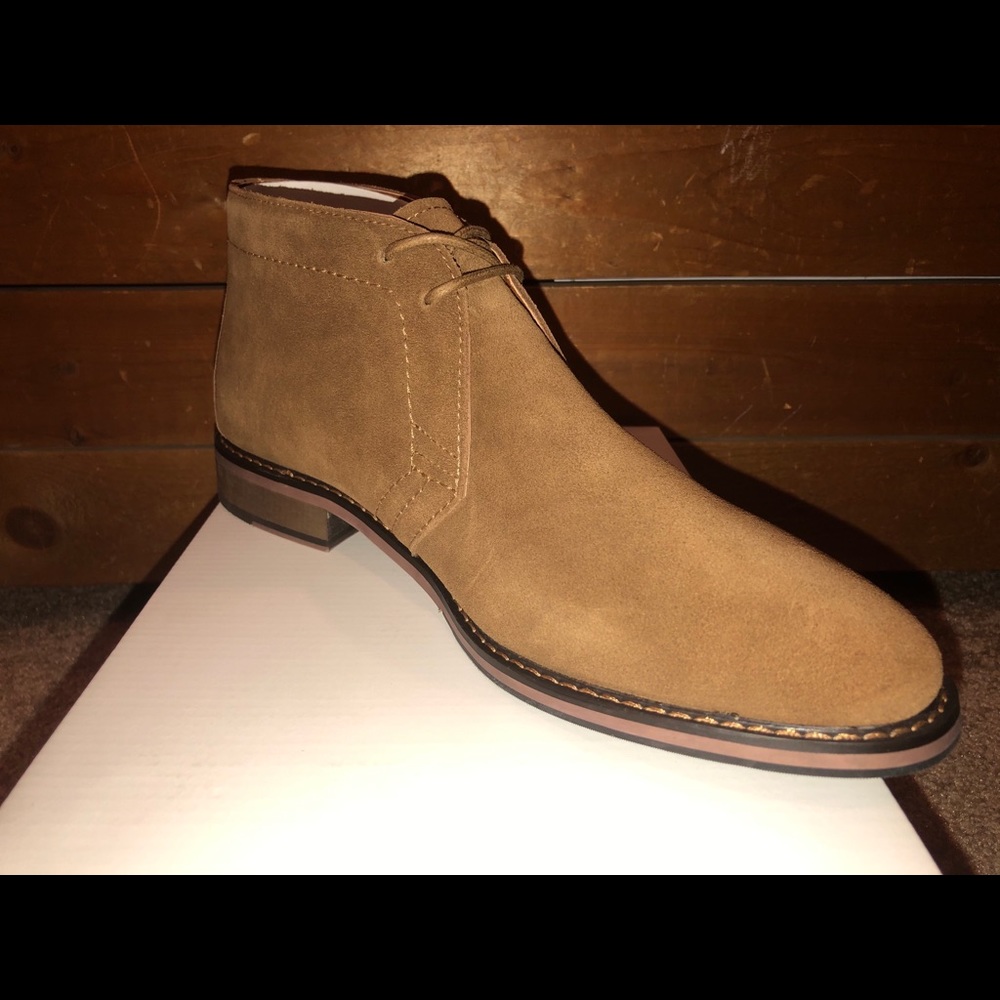 Express men’s size 9 NWT boot Mint